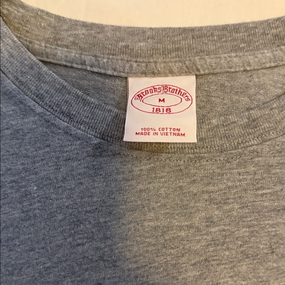 Brooks brother M tshirt - Picture 2 of 6